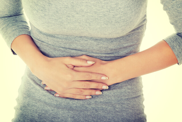 MAGESMERTER: Magesmerter er et viktig symptom på blindtarmbetennelse. Foto: Shutterstock / Piotr Marcinski MAGESMERTER: Magesmerter er et viktig symptom på blindtarmbetennelse. Foto: Shutterstock / Piotr Marcinski